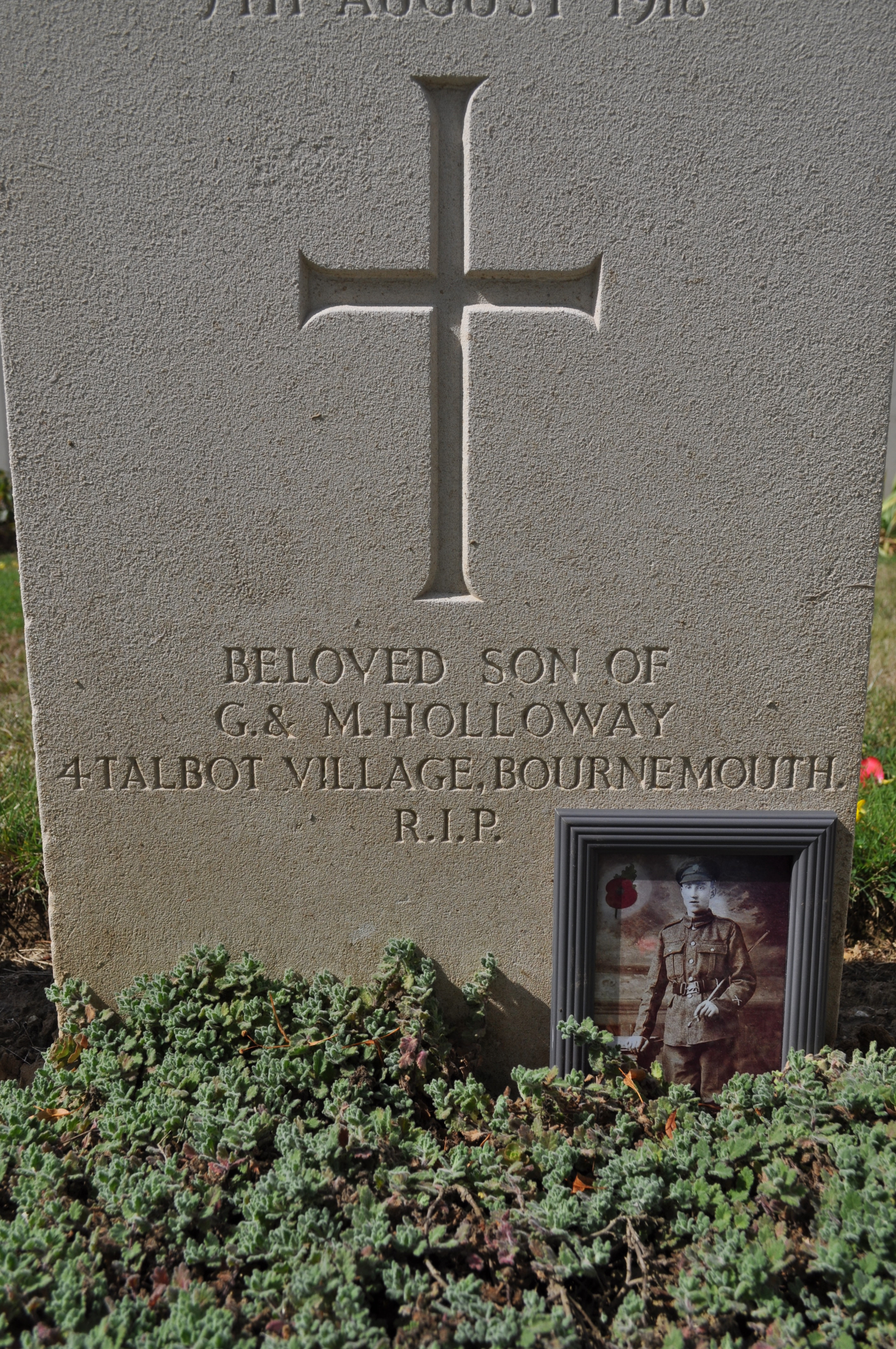 TIFF No 4 Great Uncle Richard Holloway grave in Merville France showing home address of No4 Talbot Village