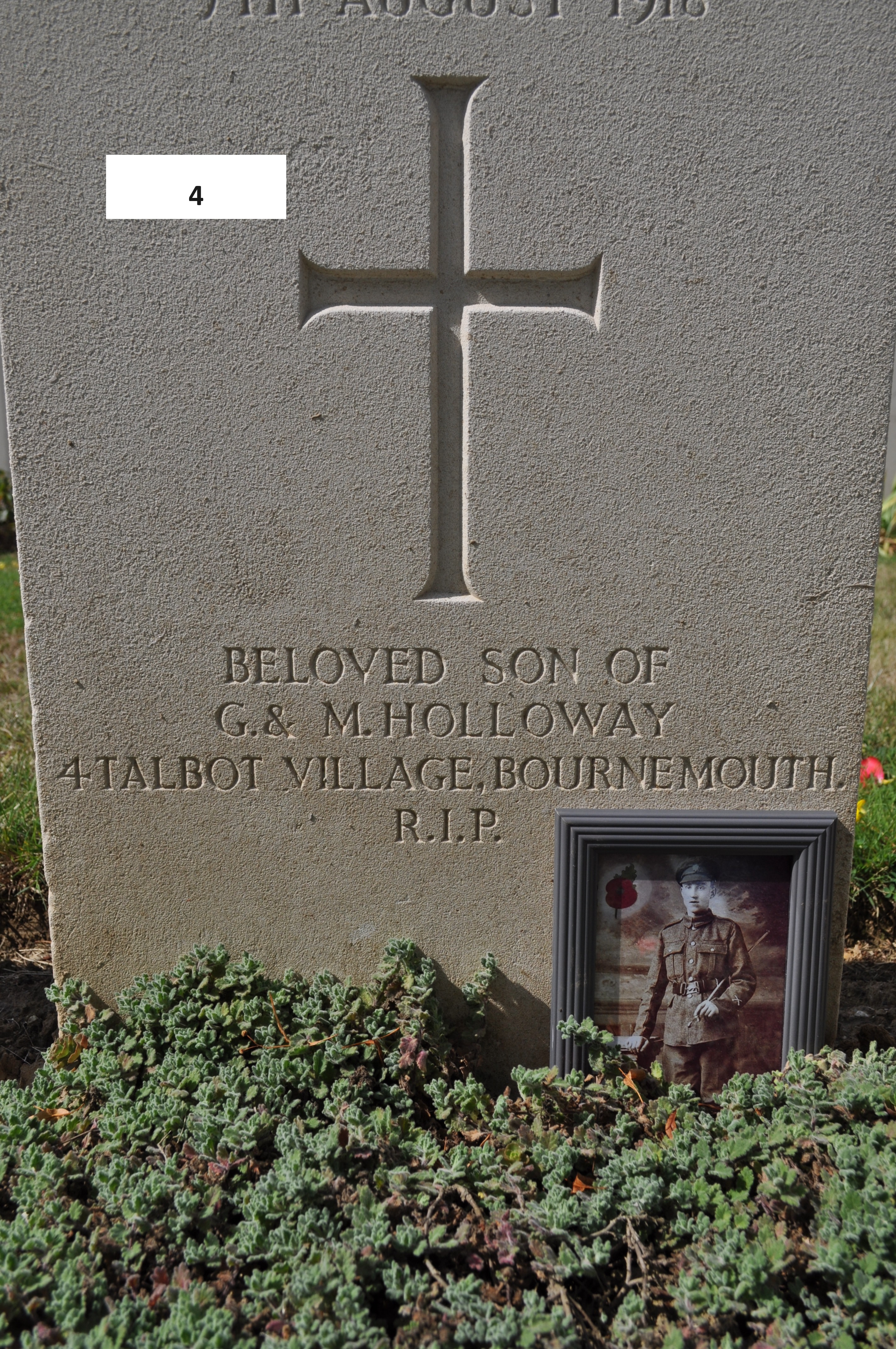 JPEG No 4 Great Uncle Richard grave in Merville France