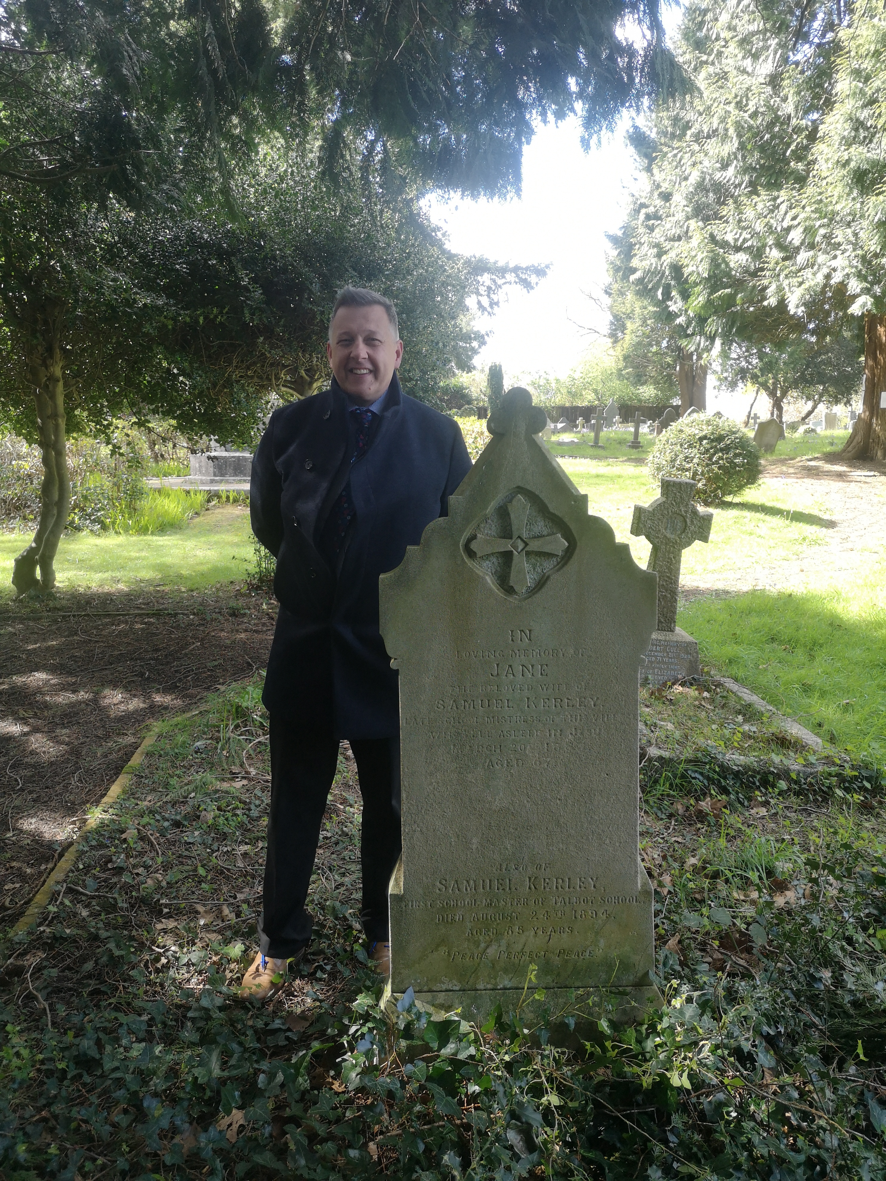 Stuart Palmer by gravestone of great great grandfather Samuel Kerley.jpg